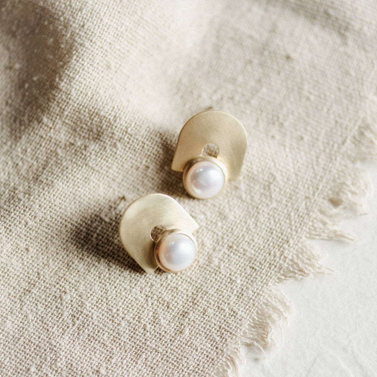 Commonform- Bali Studs // Pearl