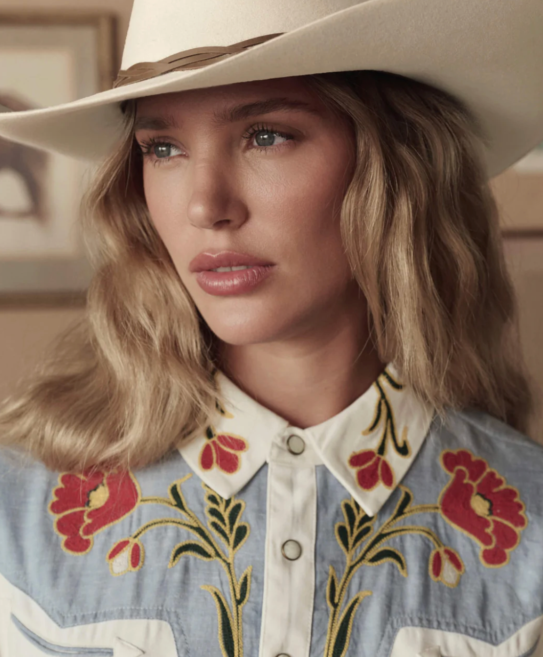 The Great. THE EMBROIDERED WESTERN SHIRT IN CREAM/ CHAMBRAY