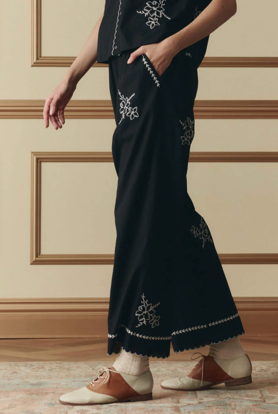 The Great. The Weekend Pant w/ Hanky Embroidery in Black