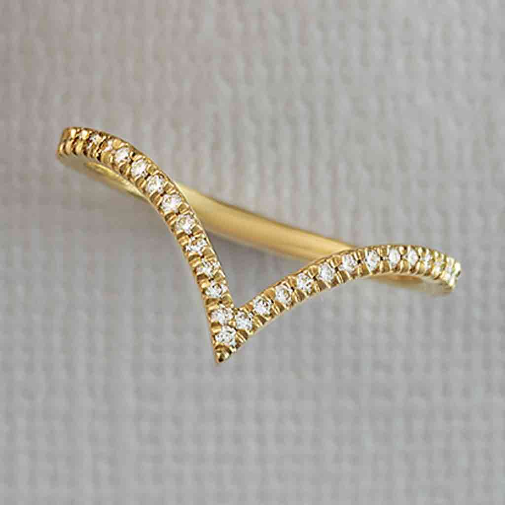 deep-v-diamond-ring