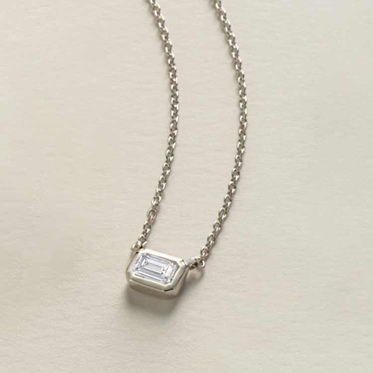 emerald-cut-diamond-necklace