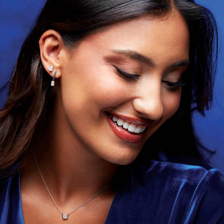 emerald-cut-diamond-necklace