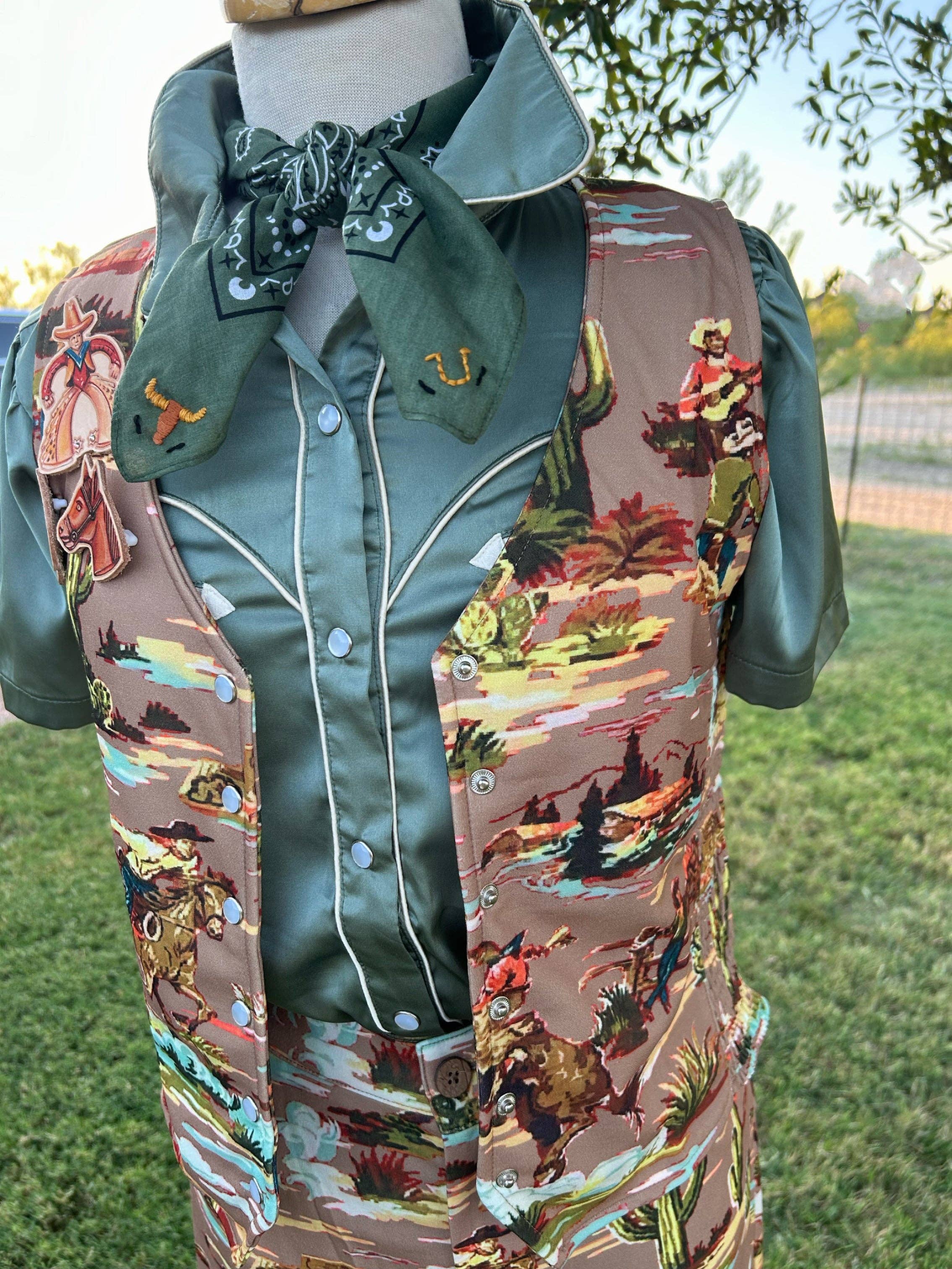 Pradera- Embroidered Round Up Bandana