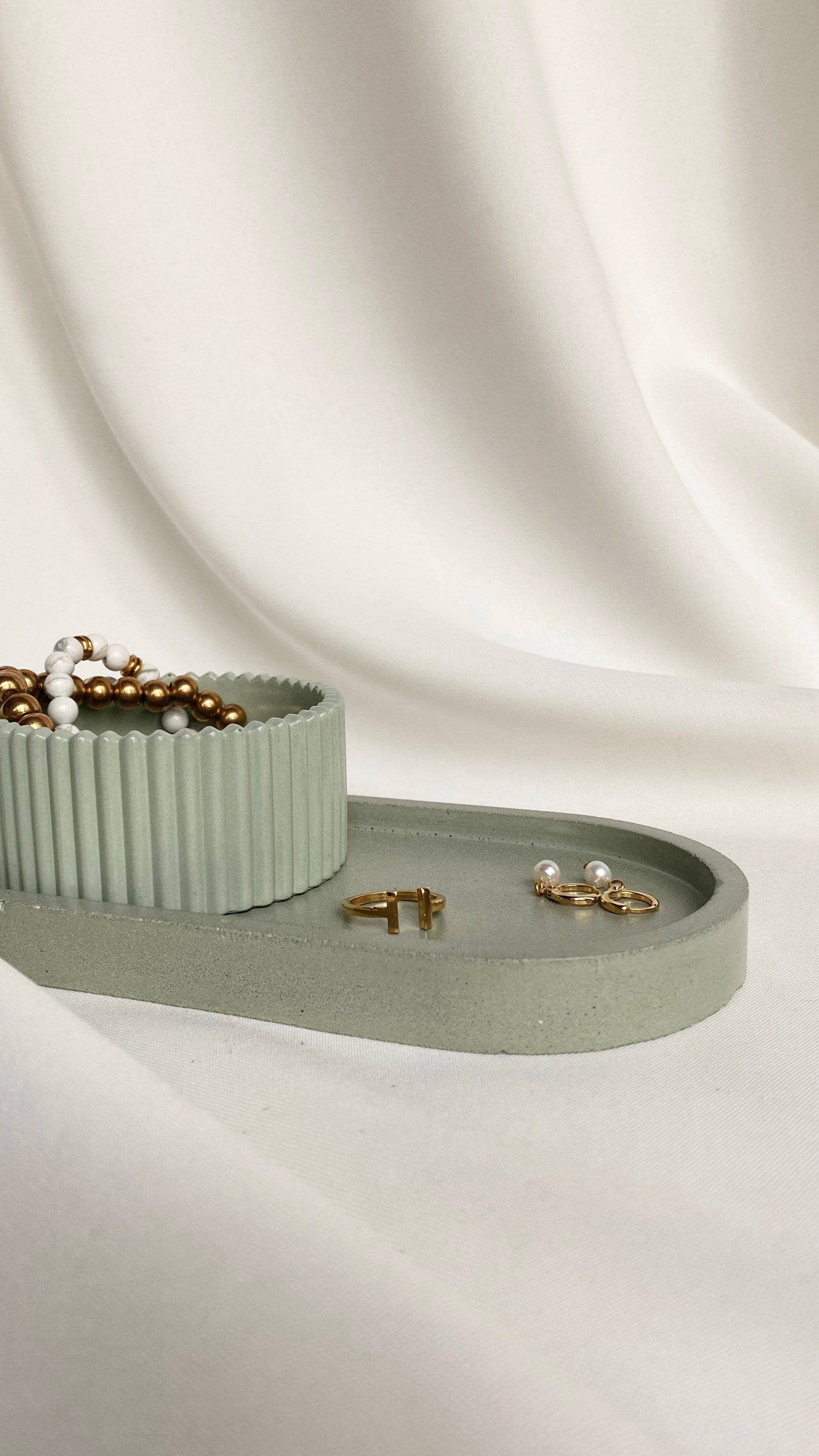 OVUM - handmade decorative concrete tray
