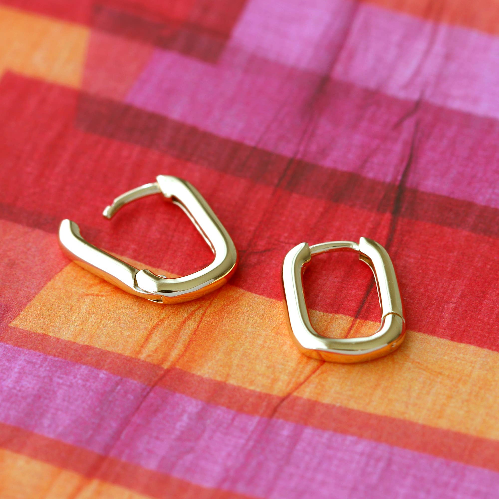 Oval Huggie Hoop Earrings 18K Gold Vermeil Hinge Closure Nickel Free Hypoallergenic Ships from CA
