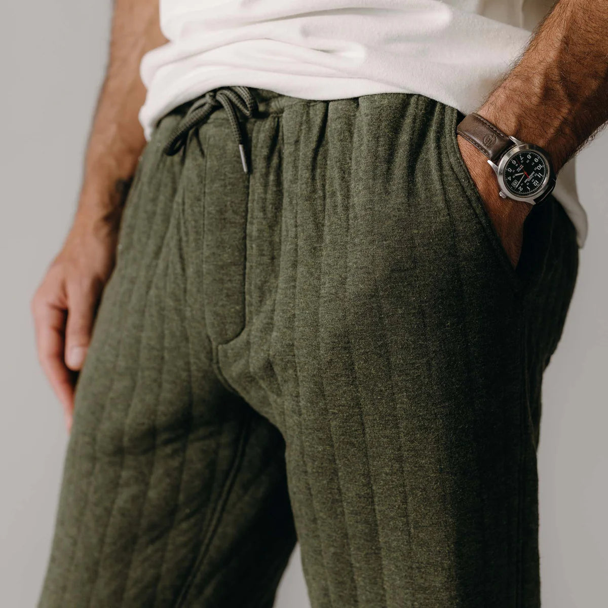 The Apres Pant in Heather Fatigue Olive Quilted Jersey