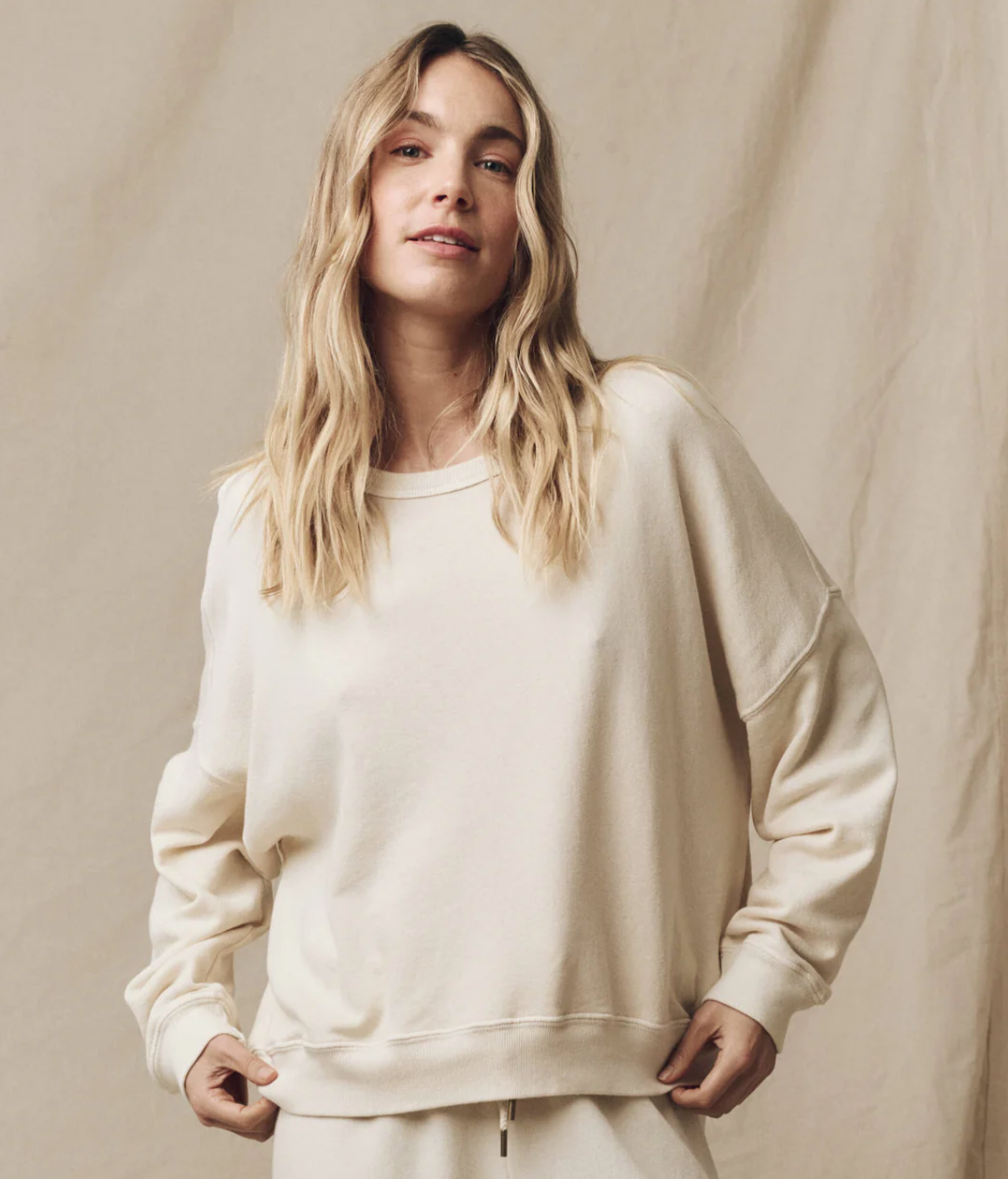 The Teammate Sweatshirt by The Great- Washed White