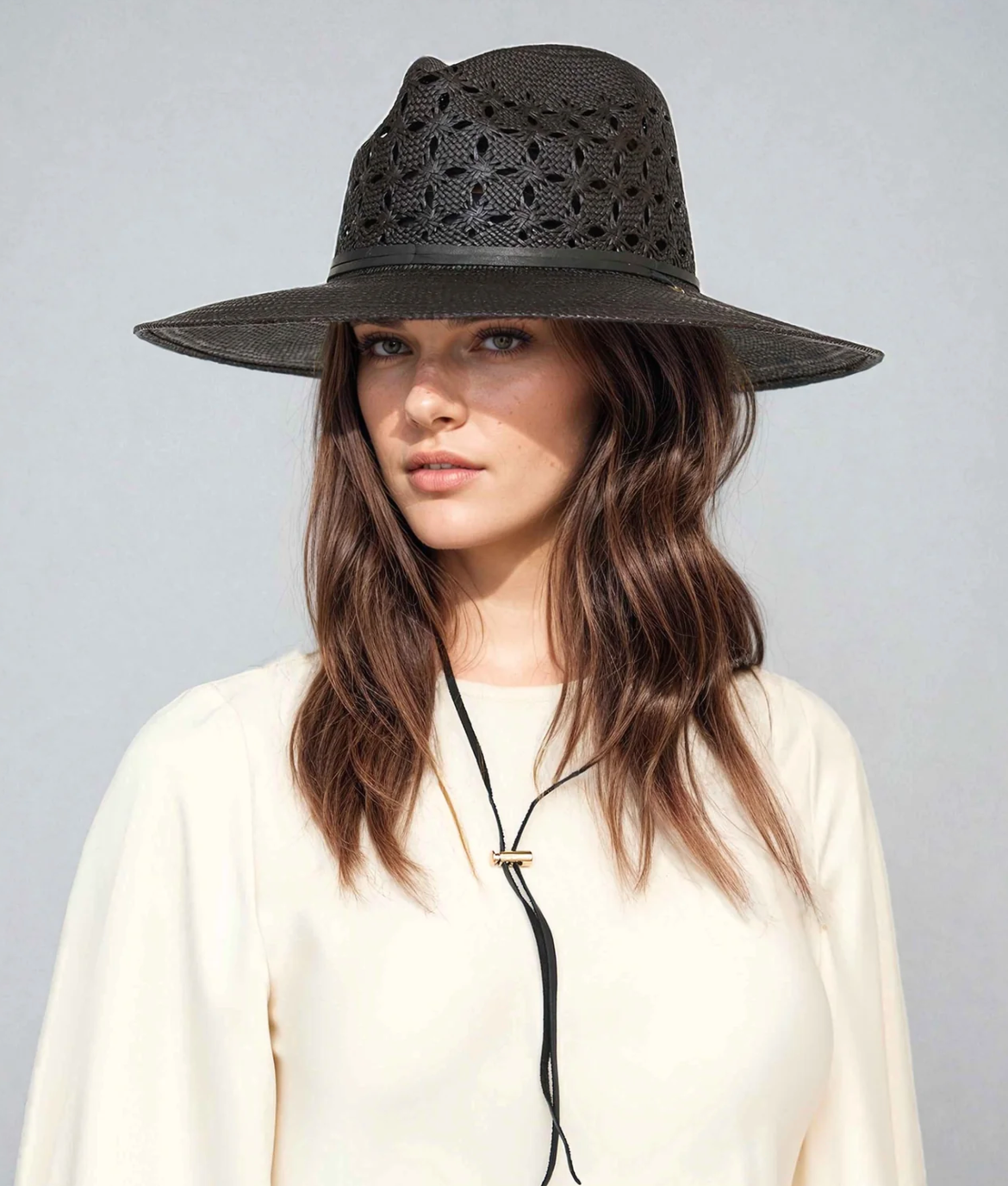 Freya- Hawthorne- Black