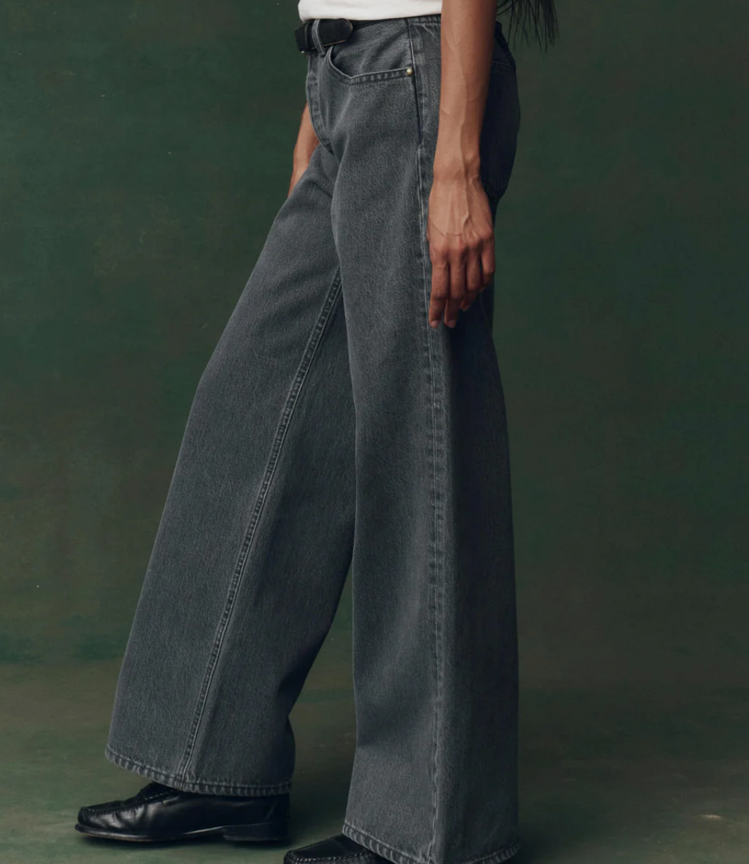 The Great. The Slouch Wide Leg Jeans in Graphite