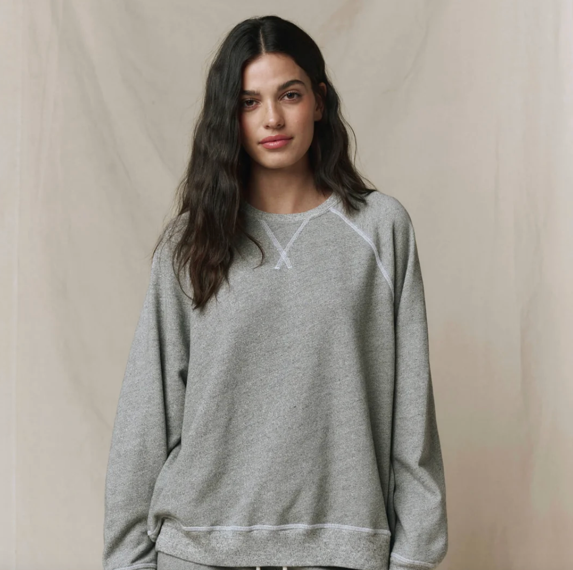 The Great. The Slouch Sweatshirt in Varsity Grey
