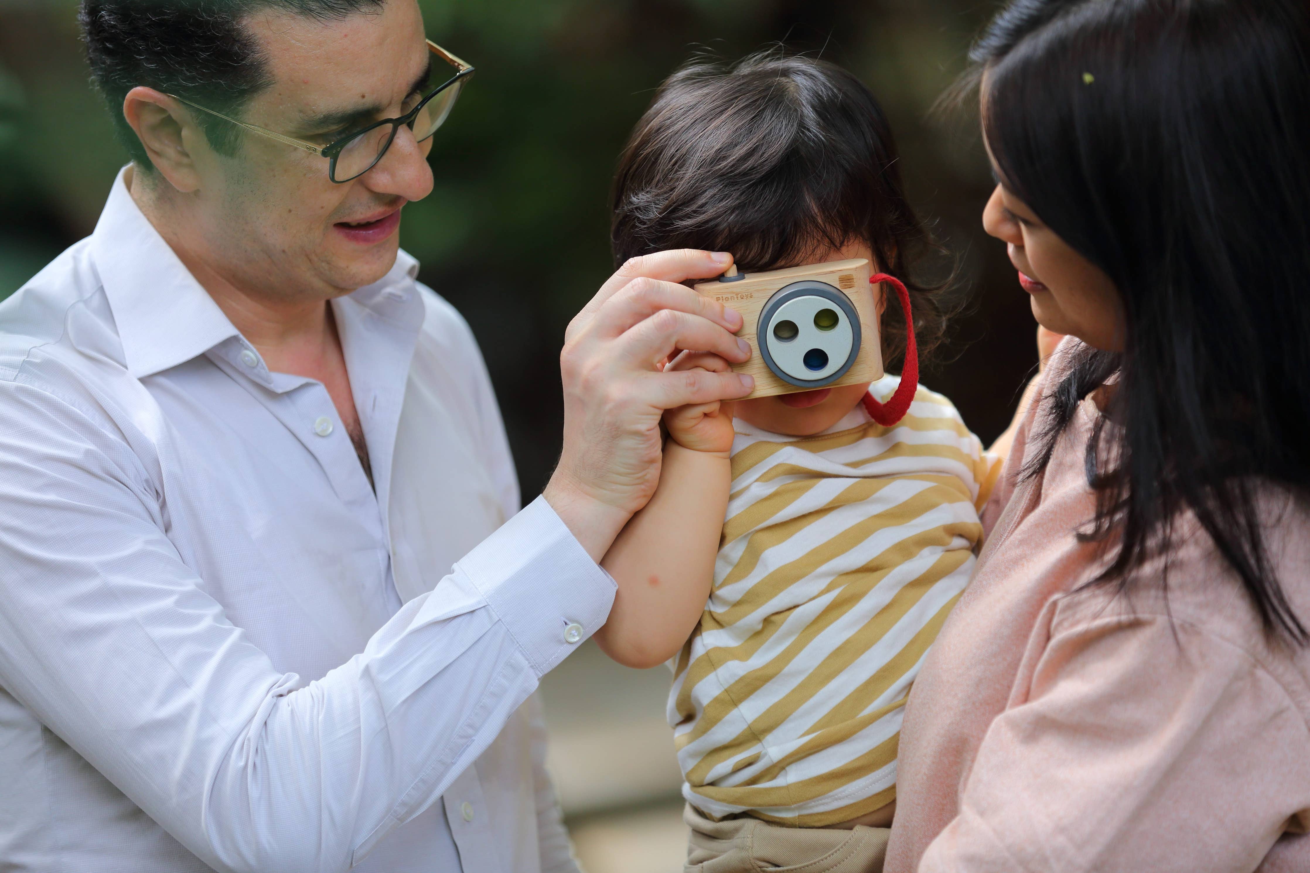 Colored Snap Camera- Plan Toys