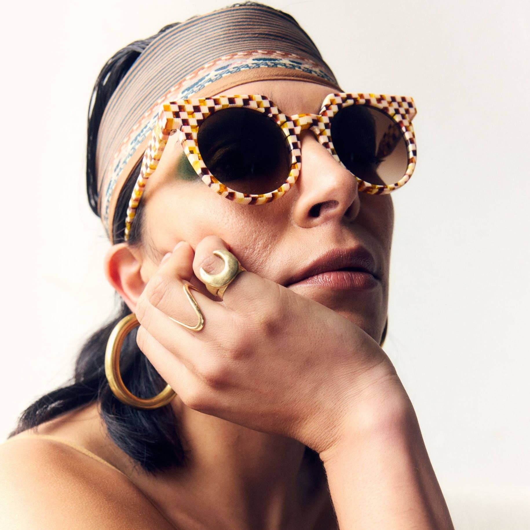 Wolfspout - Aster - Toasted Moxie Round Checkered Sunglasses