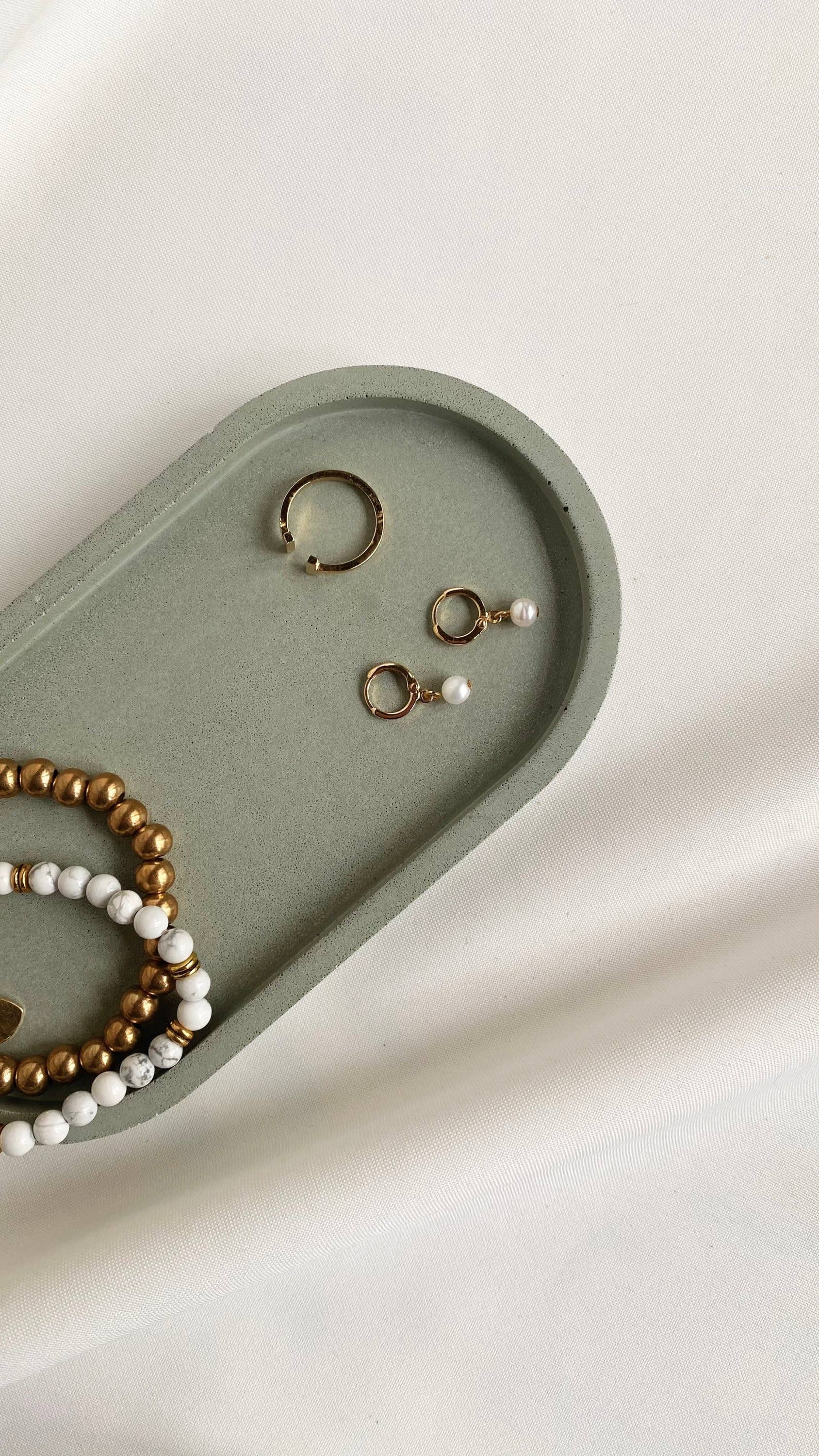 OVUM - handmade decorative concrete tray